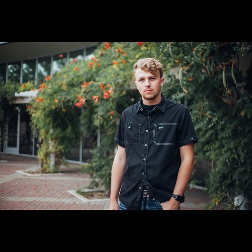 Meet your Posher, Dominic